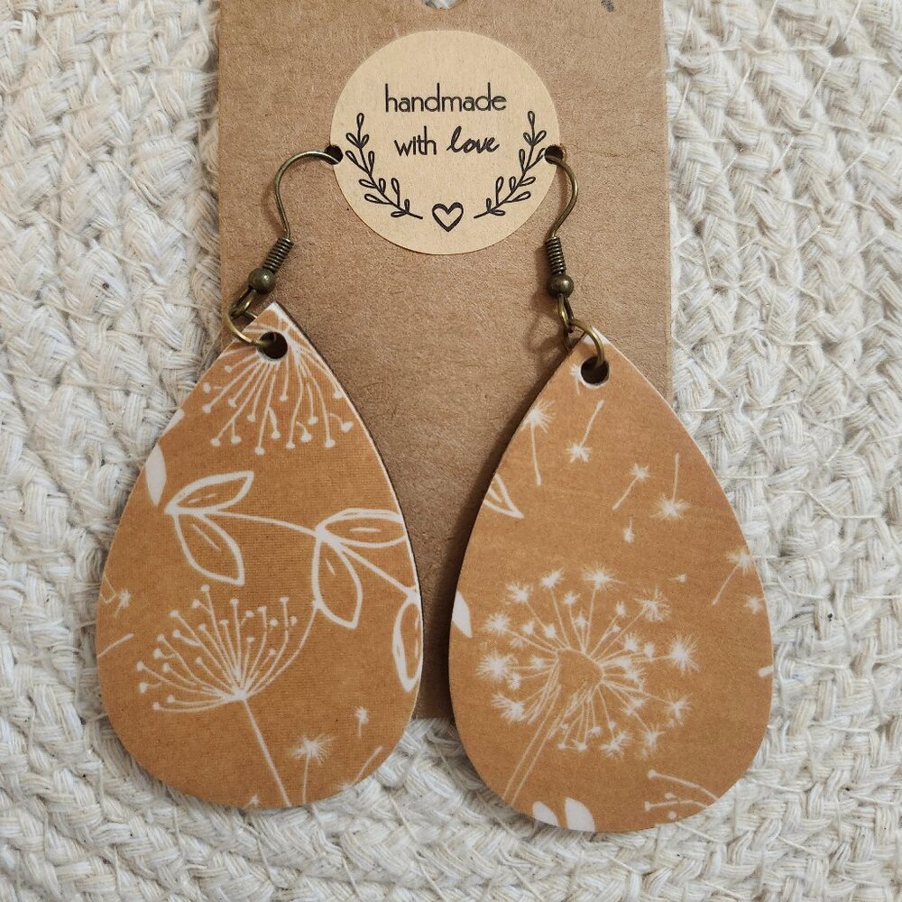 ~Handmade~ vintage style, boho, botanical earrings